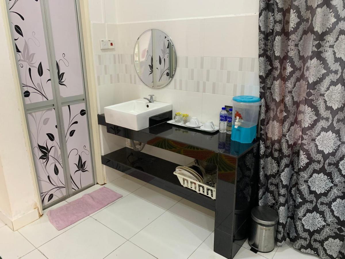 Wan Danisha Villa Inn Kota Bharu Bagian luar foto
